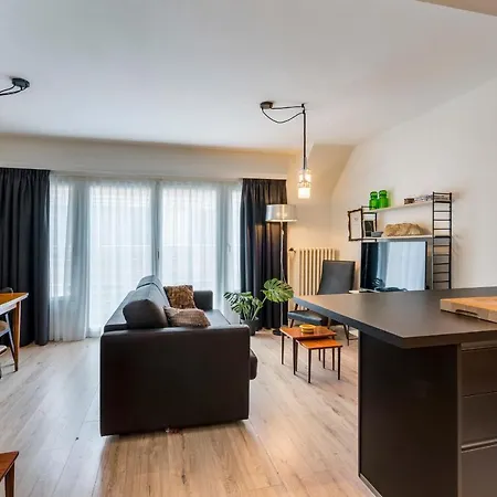 Apartment Retro Woning Te Centrum Oostende, 5min De Kust