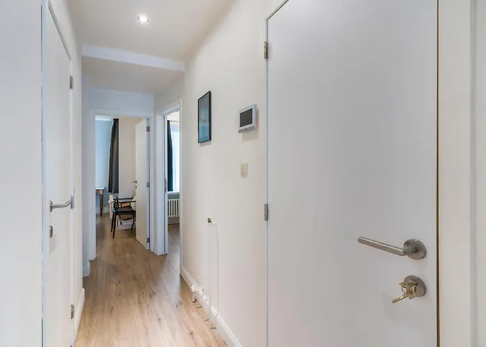 Retro Woning Te Centrum Oostende, 5min De Kust